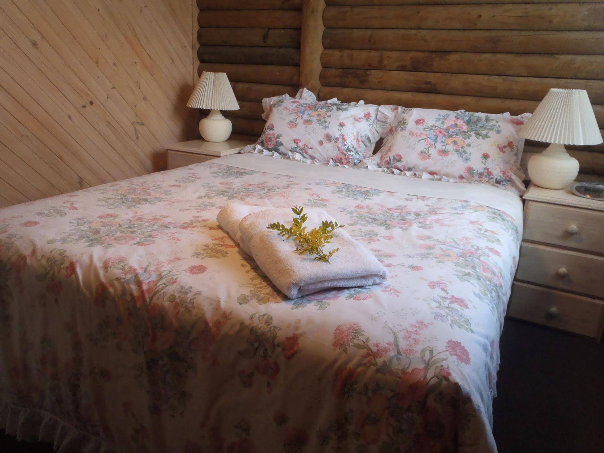 Lazy Acre Log Cabins 엔트런스호수 외부 사진