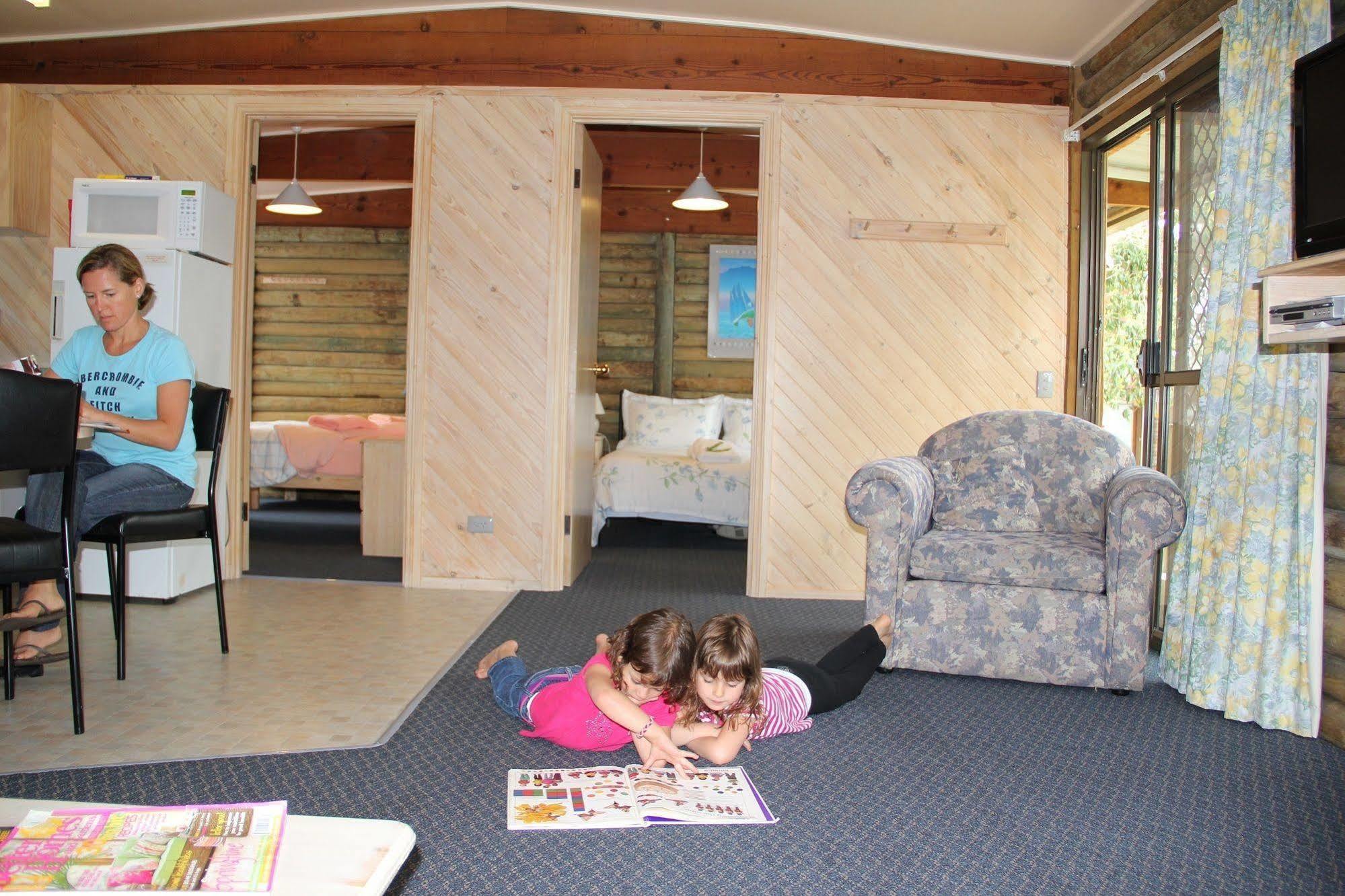 Lazy Acre Log Cabins 엔트런스호수 외부 사진