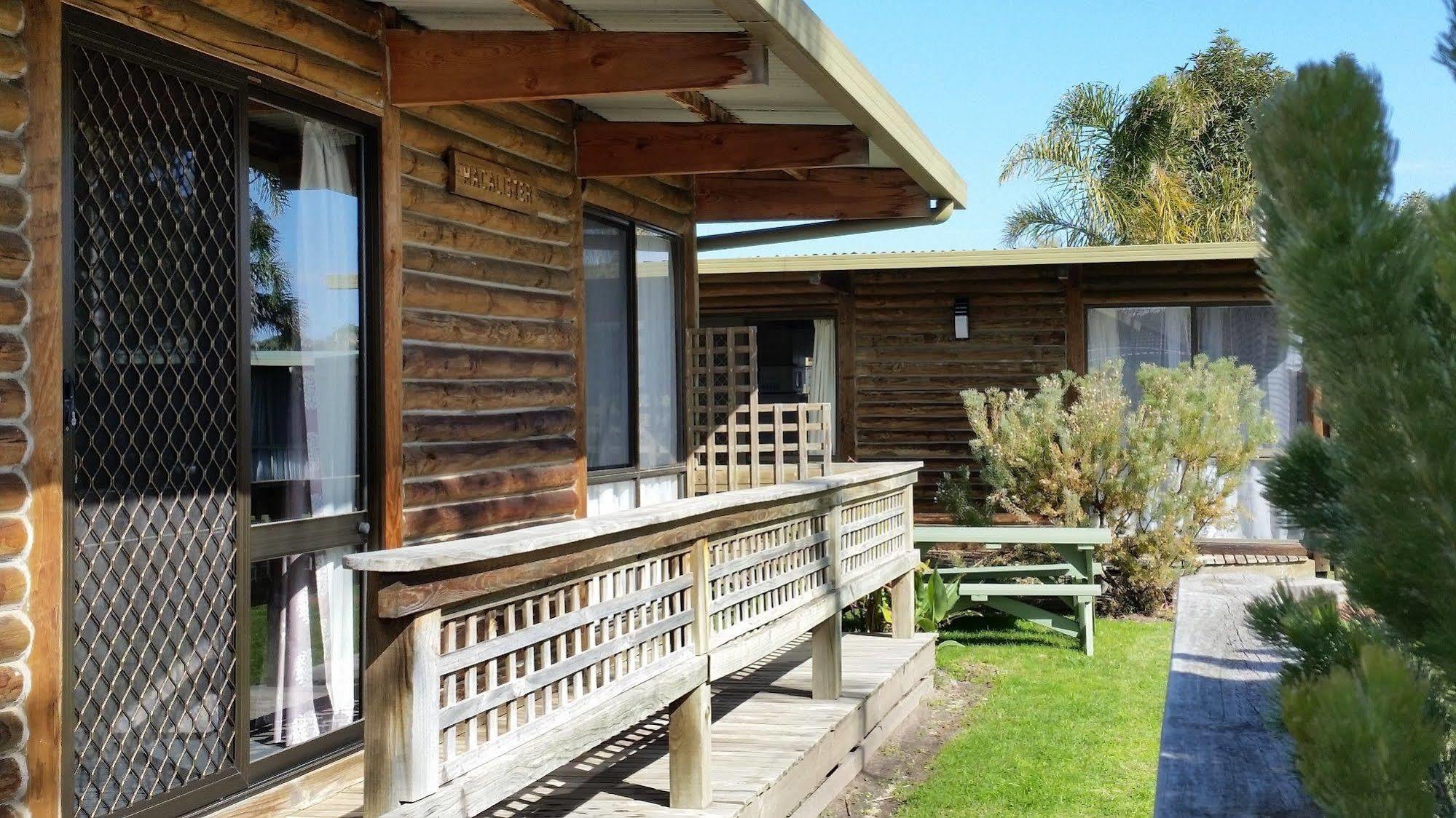 Lazy Acre Log Cabins 엔트런스호수 외부 사진