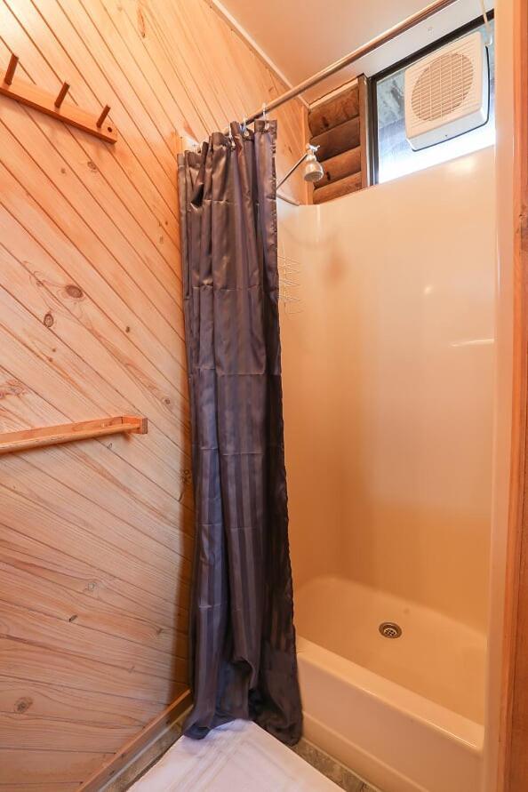 Lazy Acre Log Cabins 엔트런스호수 외부 사진